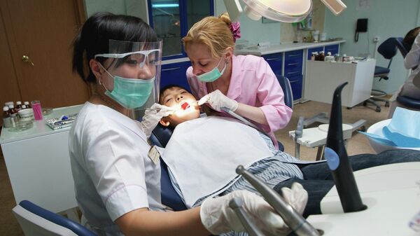 Ребенок у детского стоматолога. Архивное фото - Sputnik Кыргызстан