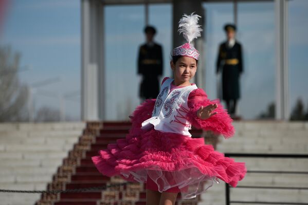 На площади Ала-Тоо прошел праздничный концерт по случаю Нооруза  - Sputnik Кыргызстан