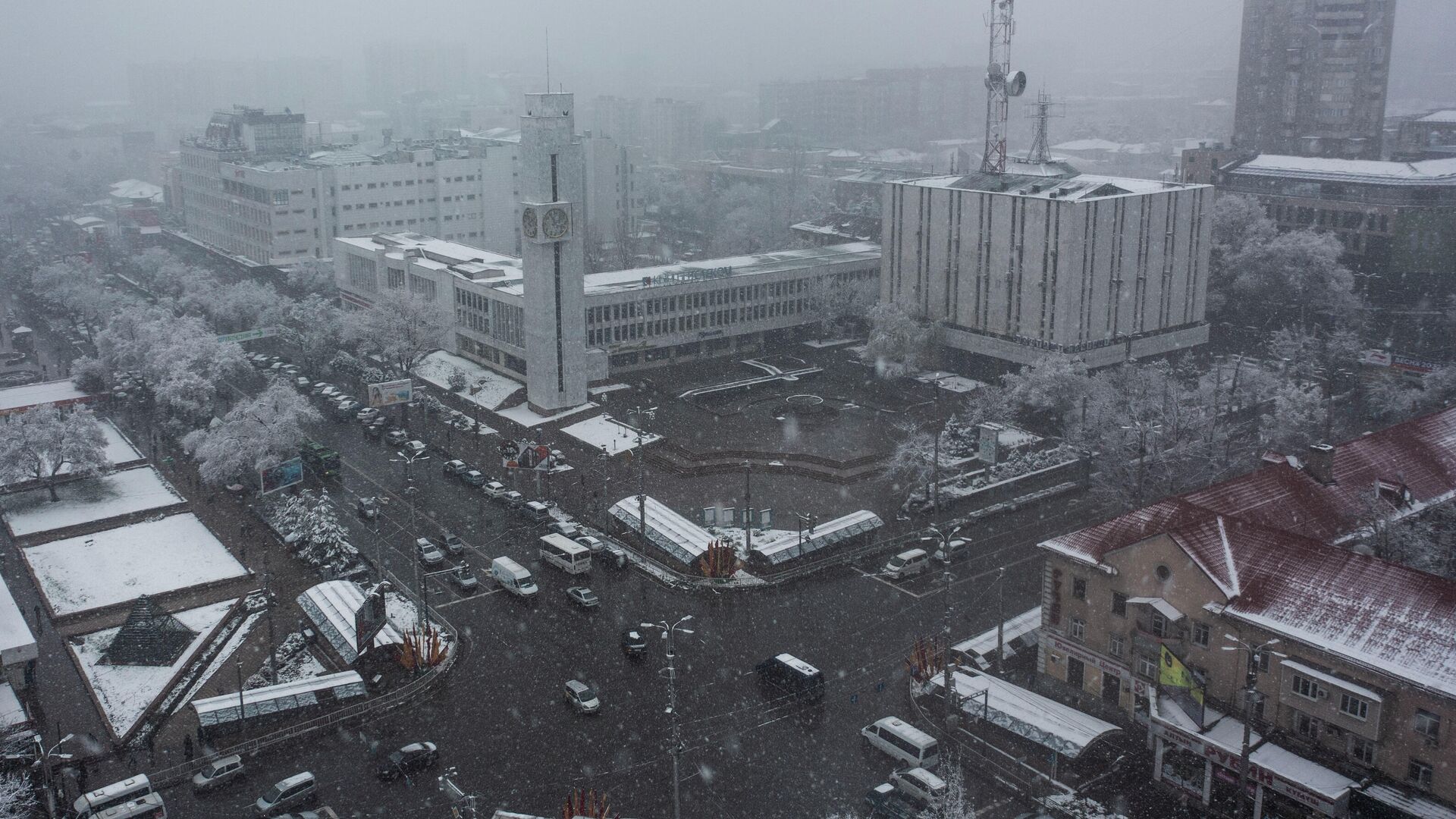 Мартовский снегопад в Бишкеке - Sputnik Кыргызстан, 1920, 24.03.2022