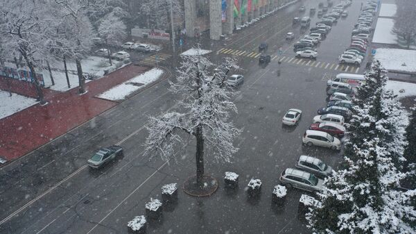 Вид на центр Бишкека во время снегопада. Архивное фото - Sputnik Кыргызстан