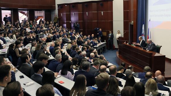 Министр иностранных дел Сергей Лавров на встрече со студентами МГИМО - Sputnik Кыргызстан