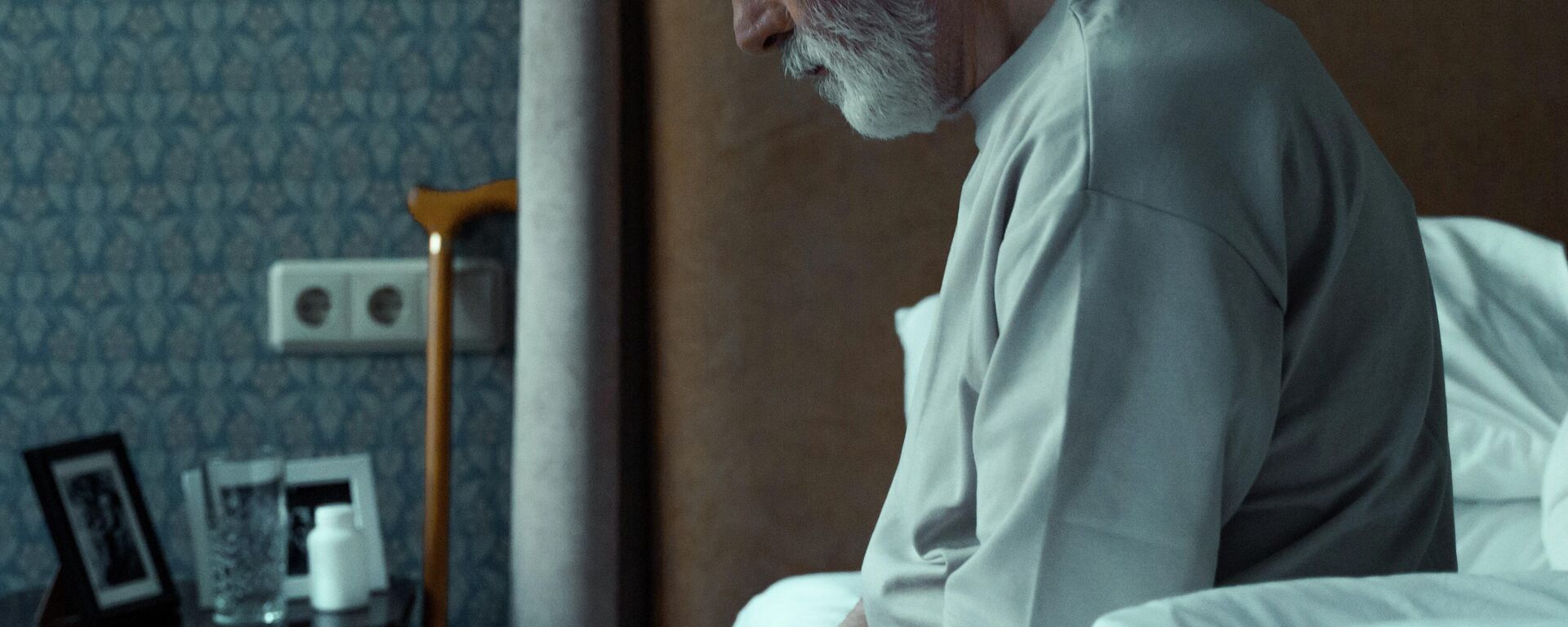 Пожилой мужчина в депрессии. Иллюстративное фото - Sputnik Кыргызстан, 1920, 24.03.2022