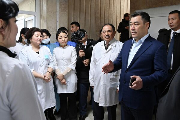 Главврач Нацгоспиталя Токтобай Маанаев сказал, что данный корпус простаивал с 2011 года и находился плачевном состоянии - Sputnik Кыргызстан