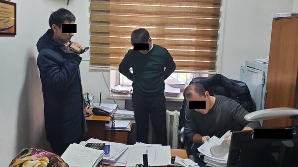 Задержание судебного пристава Октябрьского района за получение взятки - Sputnik Кыргызстан