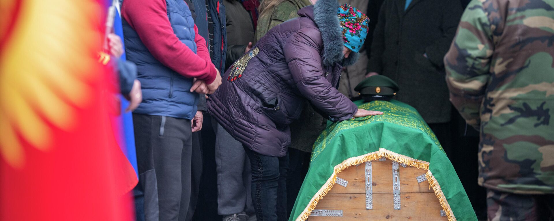 Похороны Рустама Зарифулина героически погибшего в ходе спецоперации России на Украине - Sputnik Кыргызстан, 1920, 27.03.2022