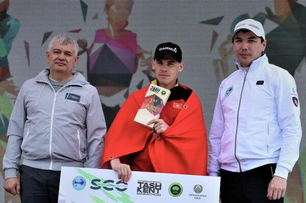 Победителем на марафонской дистанции (42 км 195 м) среди мужчин стал Илья Тяпкин - Sputnik Кыргызстан