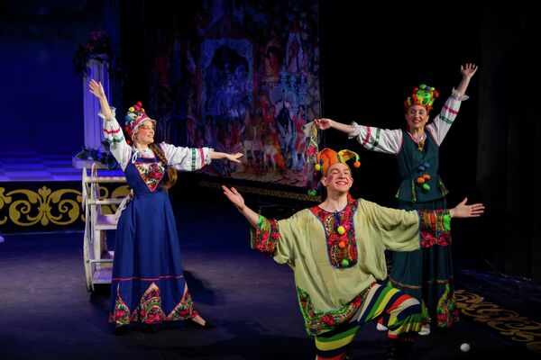 В Государственном национальном русском театре драмы имени Ч. Айтматова отметили Международный день театра - Sputnik Кыргызстан