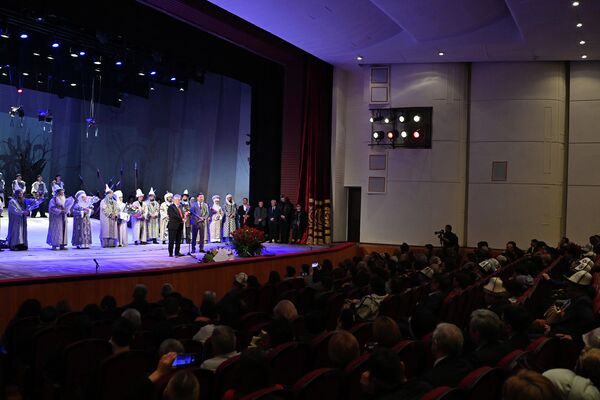 Он подчеркнул, что театр — это и есть культура, традиции и просвещение нации - Sputnik Кыргызстан