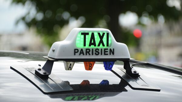 Парижское такси. Архивное фото - Sputnik Кыргызстан