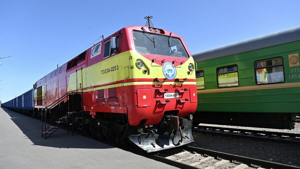 Поезда на станции железной дороги  - Sputnik Кыргызстан