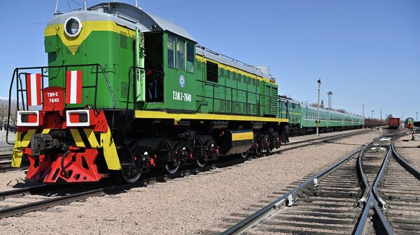 Кыргыз темир жолунун поезддин локомотиви. Архив - Sputnik Кыргызстан