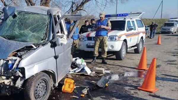 Автомашина врезалась в дерево в Чуйской области - Sputnik Кыргызстан
