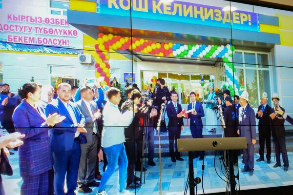 Главы правительств участвовали в церемонии по видеосвязи, на месте были министры образования двух стран - Sputnik Кыргызстан