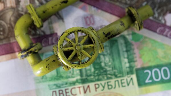 Модель газопровода на банкнотах рублей. Иллюстративное фото - Sputnik Кыргызстан