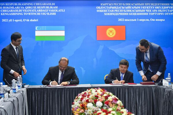 В заседании участвовали председатель кабмина Акылбек Жапаров и премьер-министр Узбекистана Абдулла Арипов - Sputnik Кыргызстан