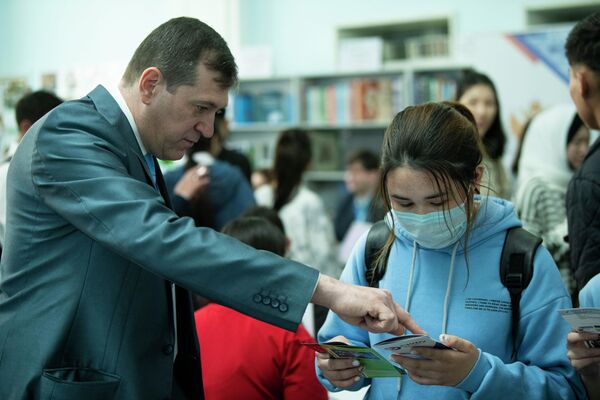 Представлены больше 30 университетов России, в том числе вузы Москвы, Санкт-Петербурга, Екатеринбурга, Уфы и других городов - Sputnik Кыргызстан