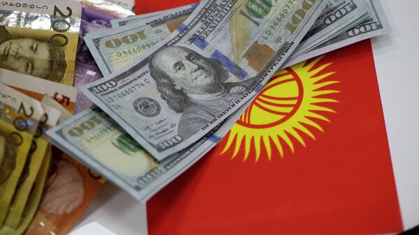 Сом жана доллар купюралары. Иллюстративдик сүрөт - Sputnik Кыргызстан