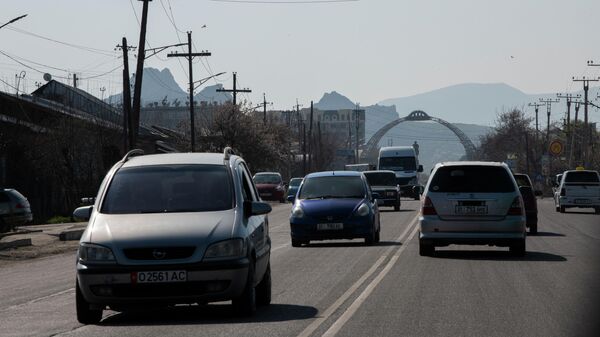 Автомобили на трассе в городе Ош - Sputnik Кыргызстан