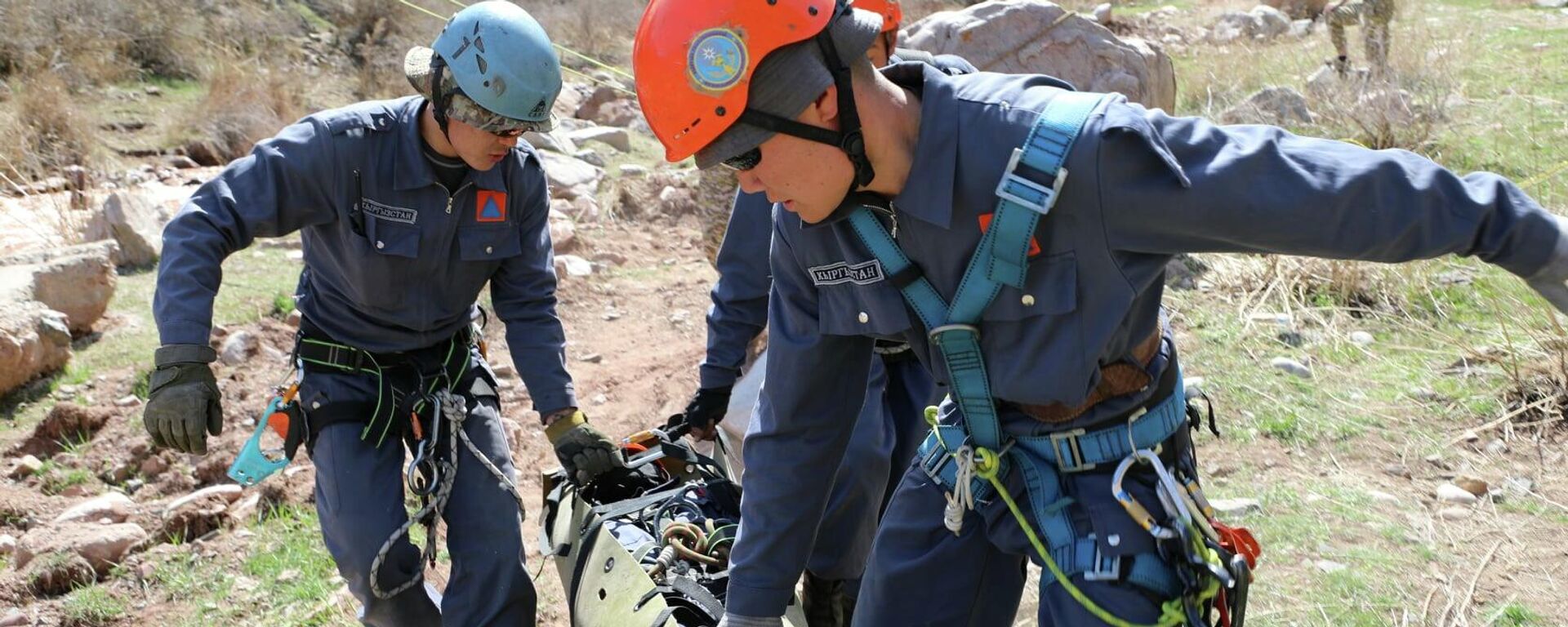 Учения спасателей МЧС в горных услових - Sputnik Кыргызстан, 1920, 09.11.2025