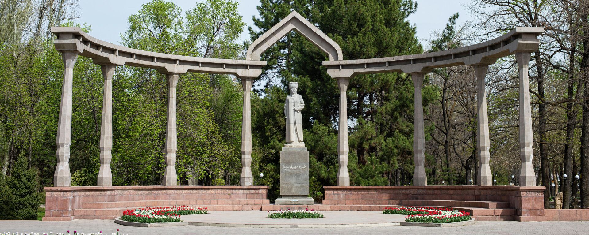 Памятник Курманджан Датки в Бишкеке - Sputnik Кыргызстан, 1920, 18.04.2022