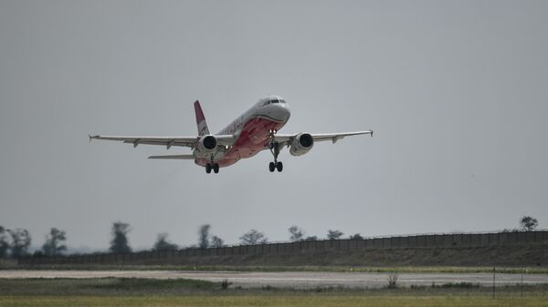 Пассажирский авиалайнер Airbus A320 авиакомпании Red Wings. Архив - Sputnik Кыргызстан