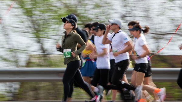 Массовый забег BakaiBank Jaz Demi-2022 в Бишкеке - Sputnik Кыргызстан