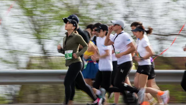Массовый забег BakaiBank Jaz Demi-2022 в Бишкеке - Sputnik Кыргызстан