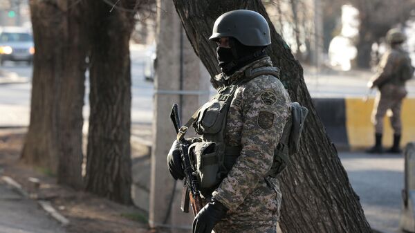 Военнослужащие на улице в Алма-Ате. Архивное фото - Sputnik Кыргызстан