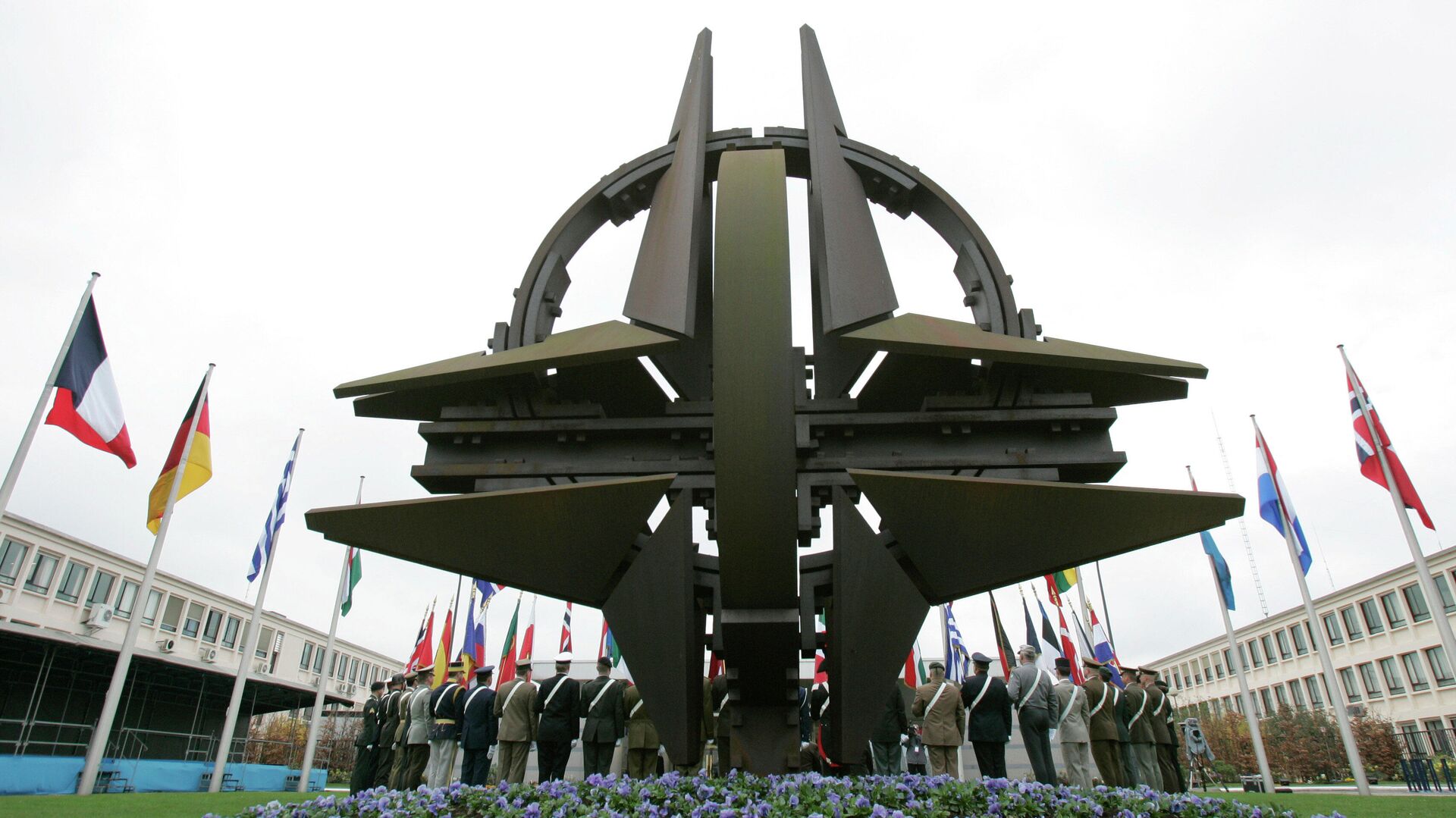Штаб-квартира НАТО в Брюсселе  - Sputnik Кыргызстан, 1920, 16.05.2022