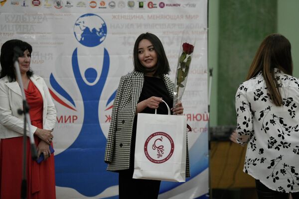 Торжественная церемония награждения победительниц состоялась в Кыргызском национальном академическом театре оперы и балета имени А. Малдыбаева - Sputnik Кыргызстан