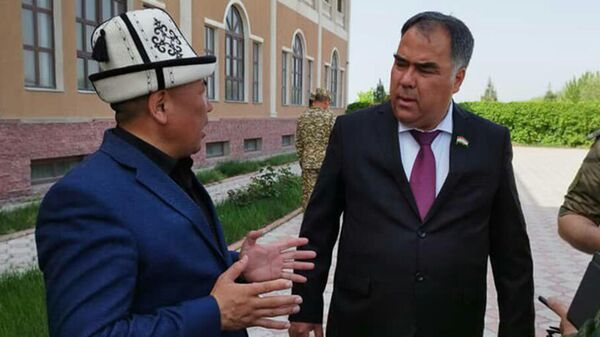 Переговоры глав Баткенской и Согдийской областей - Sputnik Кыргызстан
