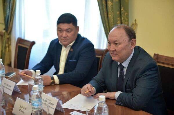 Абдыкадыров выразил благодарность за встречу и надежду на дальнейшее сотрудничество столиц Кыргызстана и Венгрии. - Sputnik Кыргызстан