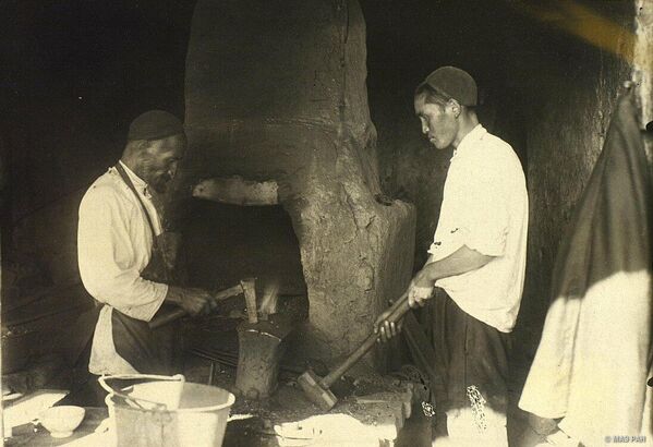 Темир менен иштегендер. Токмок шаары, 1931-жыл - Sputnik Кыргызстан