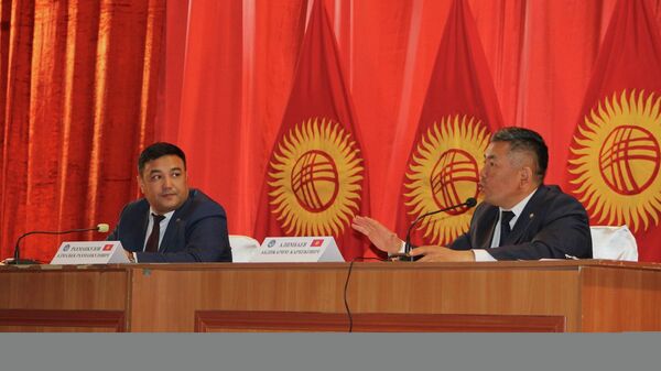 Встреча полпреда президента в Баткенской области Абдыкарим Алимбаев - Sputnik Кыргызстан