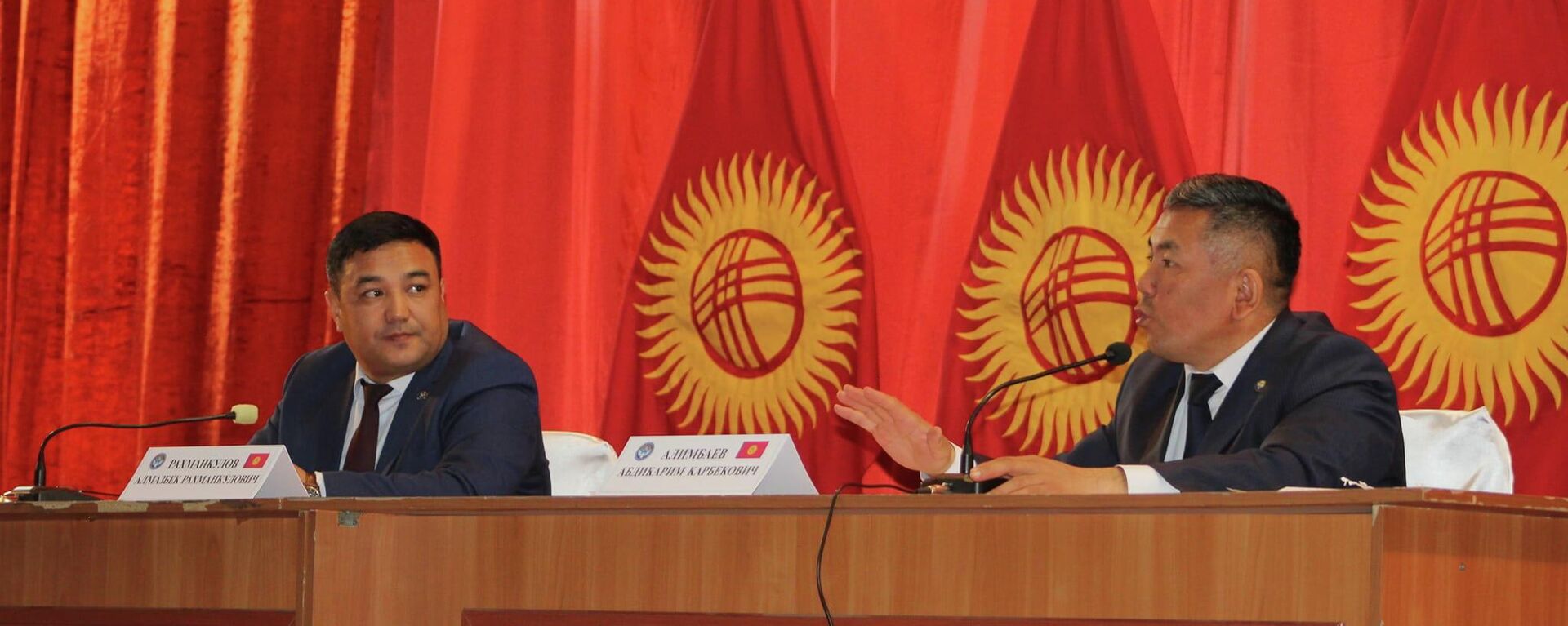 Встреча полпреда президента в Баткенской области Абдыкарим Алимбаев - Sputnik Кыргызстан, 1920, 16.04.2022