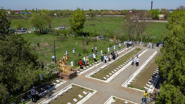 Мы должны помнить свою историю! В Бишкеке прошла акция Сад памяти — видео - Sputnik Кыргызстан