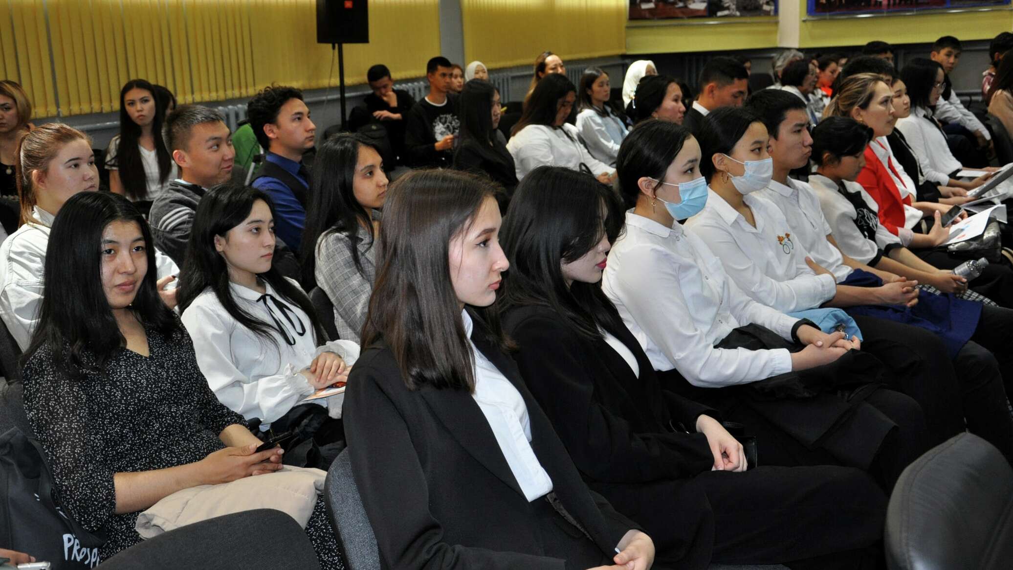 Университеты кыргызстана. Студент из киргизии. Вузы кыргызстана. Студент из киргизии. Киргизия студенты.