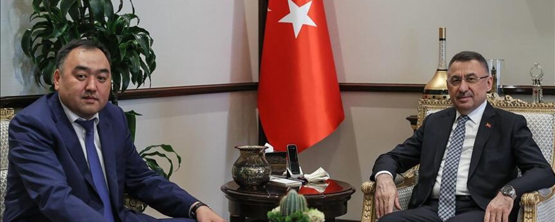 Встреча вице-президента Турции Фуата Октая с министром внутренних дел Кыргызстана Уланом Ниязбековым в Анкаре - Sputnik Кыргызстан, 1920, 20.04.2022