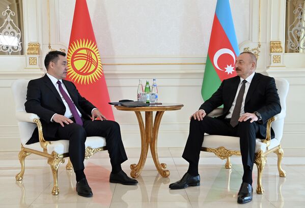 Главы Кыргызстана и Азербайджана во время переговоров - Sputnik Кыргызстан