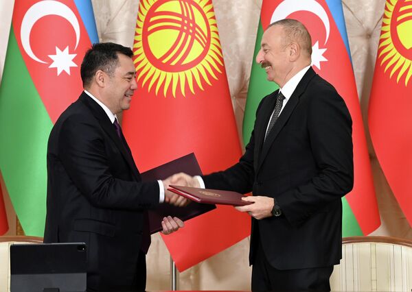Жыйындын жыйынтыгында Кыргызстан менен Азербайжандын Мамлекеттер аралык кеңешин түзүү боюнча меморандумга кол коюлду - Sputnik Кыргызстан
