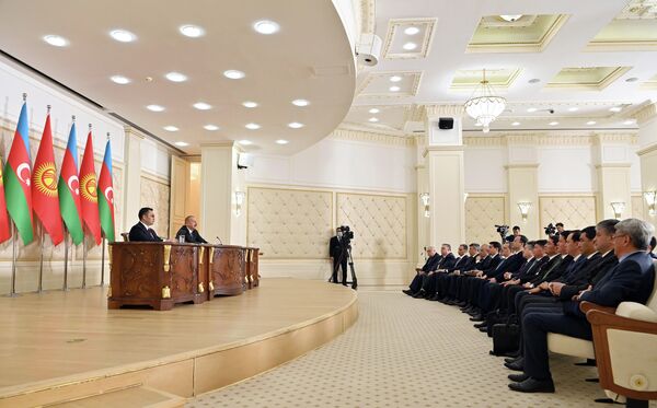 Садыр Жапаров и Ильхам Алиев выступают для прессы по итогам двусторонних переговоров - Sputnik Кыргызстан