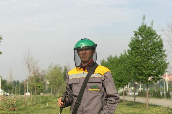 Для работников закупили 700 комплектов формы в цветовой гамме логотипа МП (серый, желтый и зеленый) - Sputnik Кыргызстан