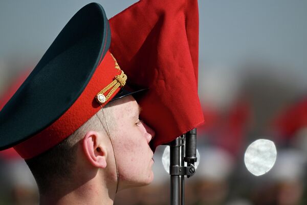 Парад, приуроченный к 77-летию Победы в Великой Отечественной войне, по традиции пройдет 9 мая на Красной площади в Москве - Sputnik Кыргызстан