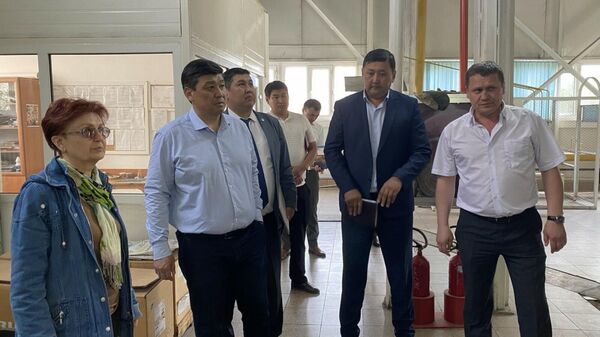 Инспекция ряда государственных предприятий замесителем Кабинета министров Бакытом Торобаевым - Sputnik Кыргызстан