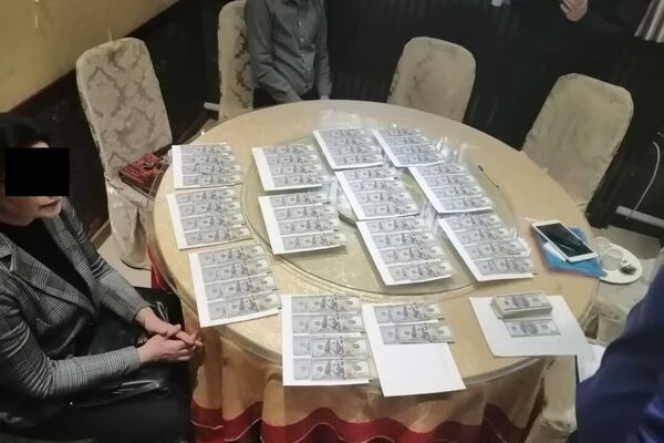 По версии госкомитета, указанные лица организовали поставку контрабандных электронных сигарет из Китая для дальнейшего сбыта в Кыргызстане и странах Евразийского экономического союза - Sputnik Кыргызстан