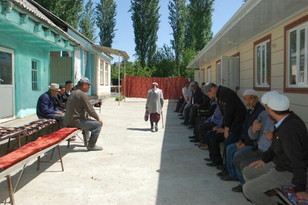 Погибшего во время спецоперации уроженца Кыргызстана с почестями похоронили на малой родине - Sputnik Кыргызстан