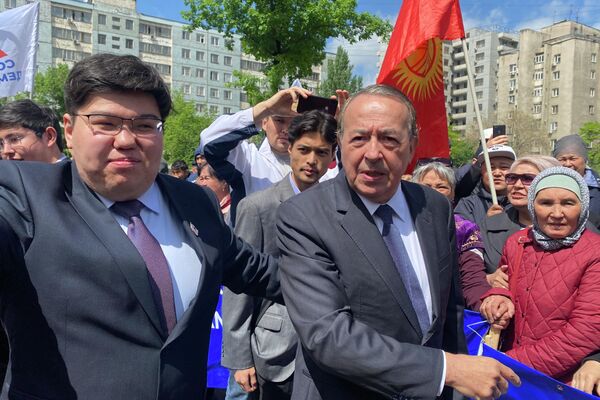 На процессе присутствовал генеральный секретарь Всемирной организации социалистических и социал-демократических партий (Социалистический интернационал) Луис Айала - Sputnik Кыргызстан