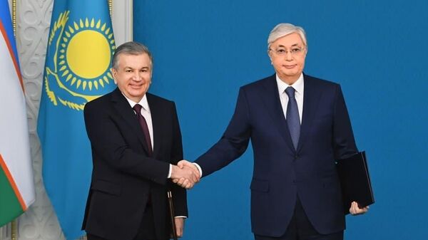 Президент Шавкат Мирзиёев и Президент Касым-Жомарт Токаев  - Sputnik Кыргызстан