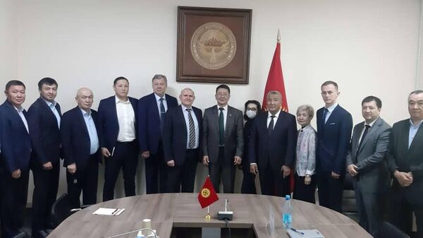 Посол России в Кыргызстане Николай Удовиченко посетил Национальный институт стратегических исследований (НИСИ) КР - Sputnik Кыргызстан