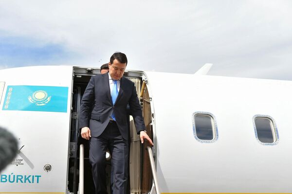 В Кыргызстан с рабочим визитом прибыл премьер-министр Казахстана Алихан Смаилов - Sputnik Кыргызстан